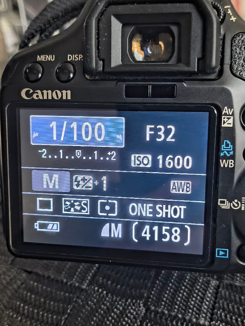 Canon　デジタル一眼レフカメラ　EOS Kiss X2