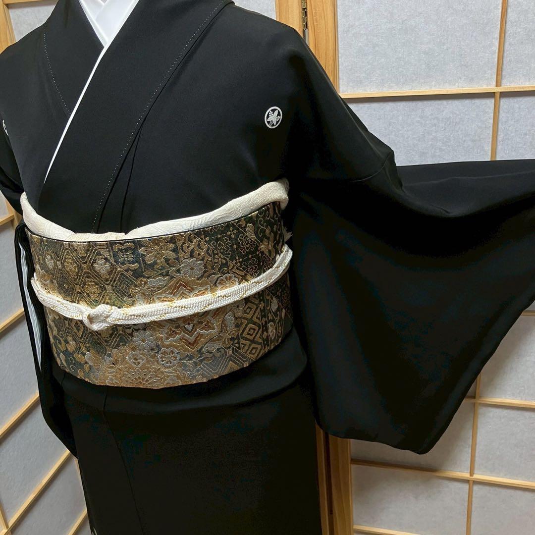 ［7192］［7207］黒留袖 美品 駒刺繍 金彩 比翼付 五つ紋沢瀉正絹着物袷