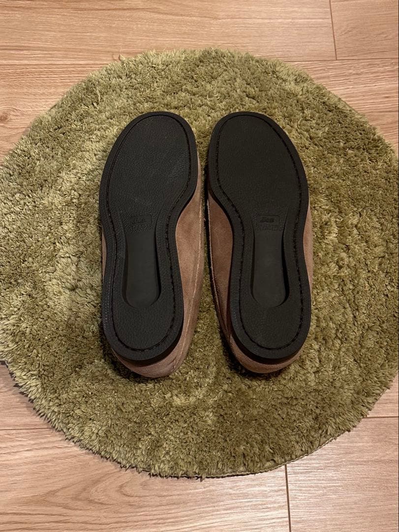 ベージュ スエード モカシン