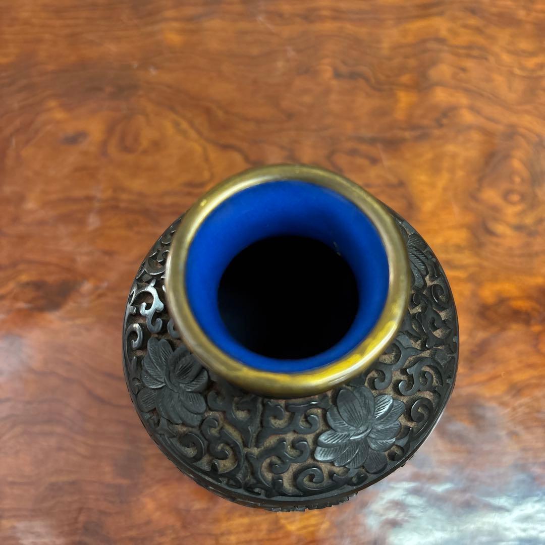 黒赤彫刻花模様花瓶　中国　堆黒　0117o46