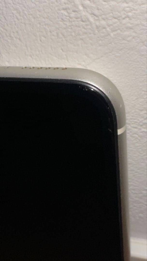 iPhone 11 ホワイト 128GB 本体【カメラ片方ヒビ・SIMフリー】