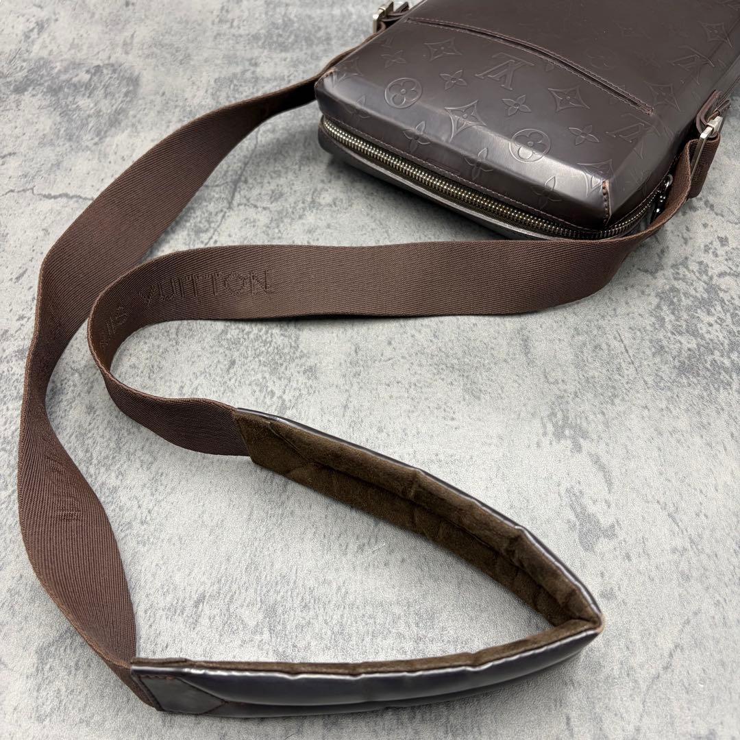 ルイヴィトン モノグラム グラセ　ボビー カフェ ショルダーバッグ 茶 メンズ
