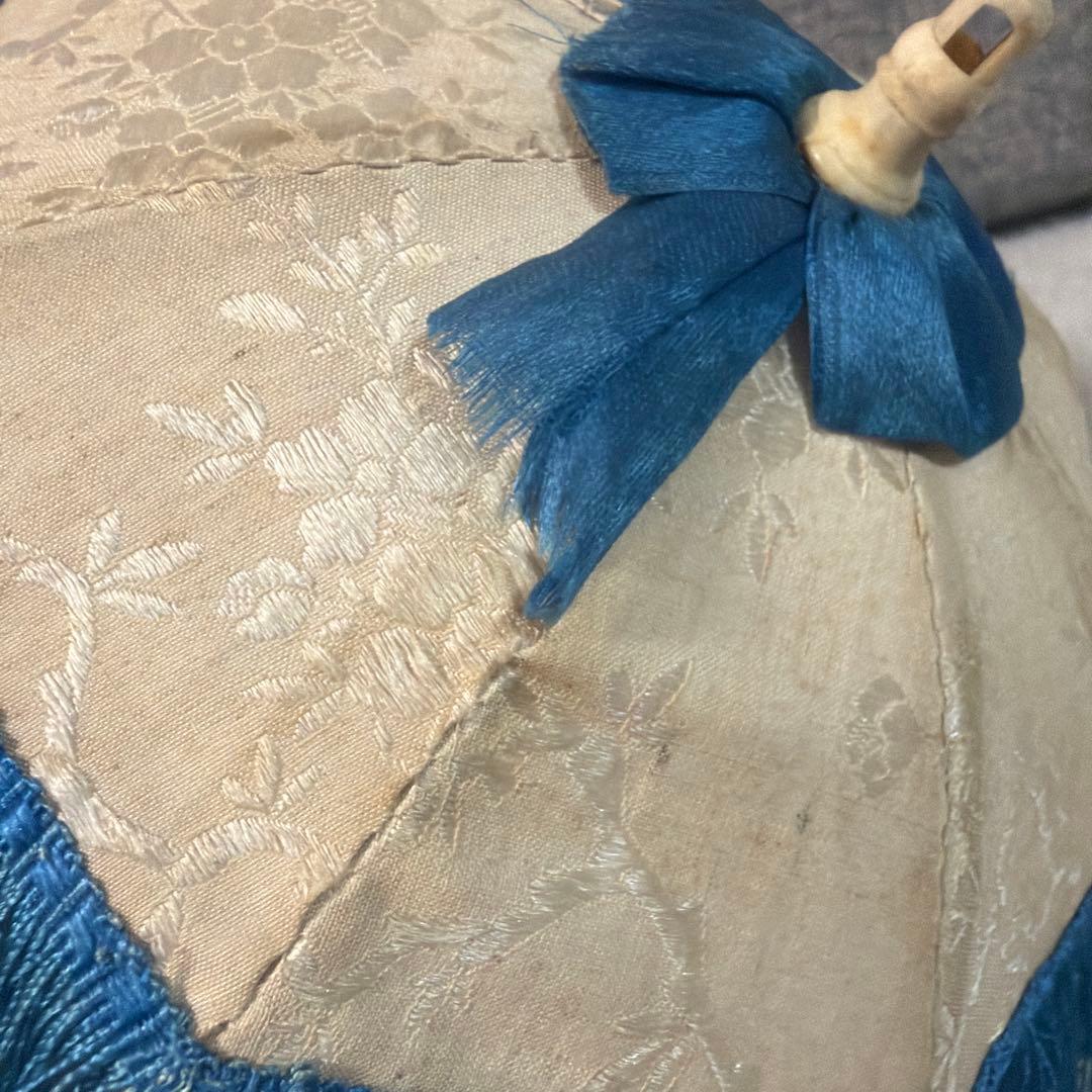 アンティーク小型傘 青いフリンジ付き