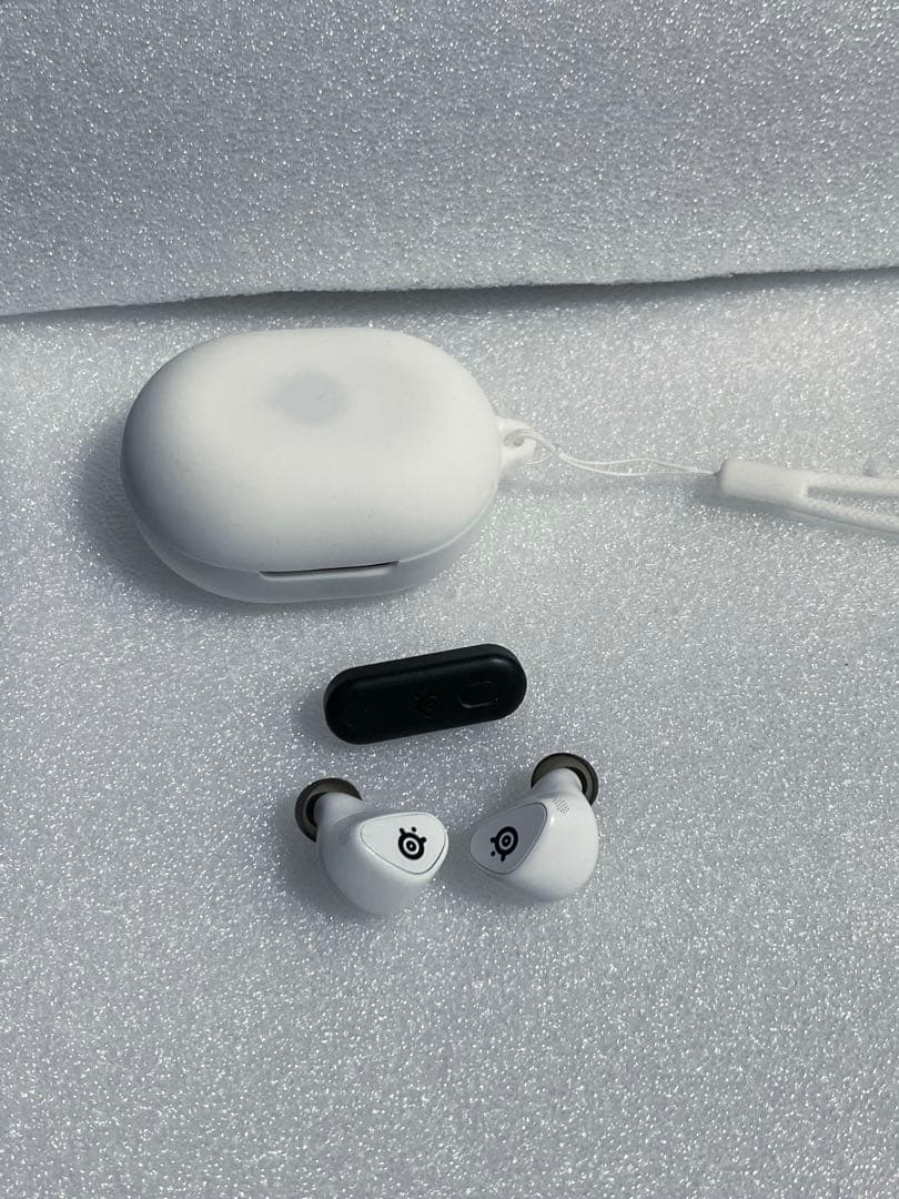 SteelSeries Arctis GameBuds カバー付き