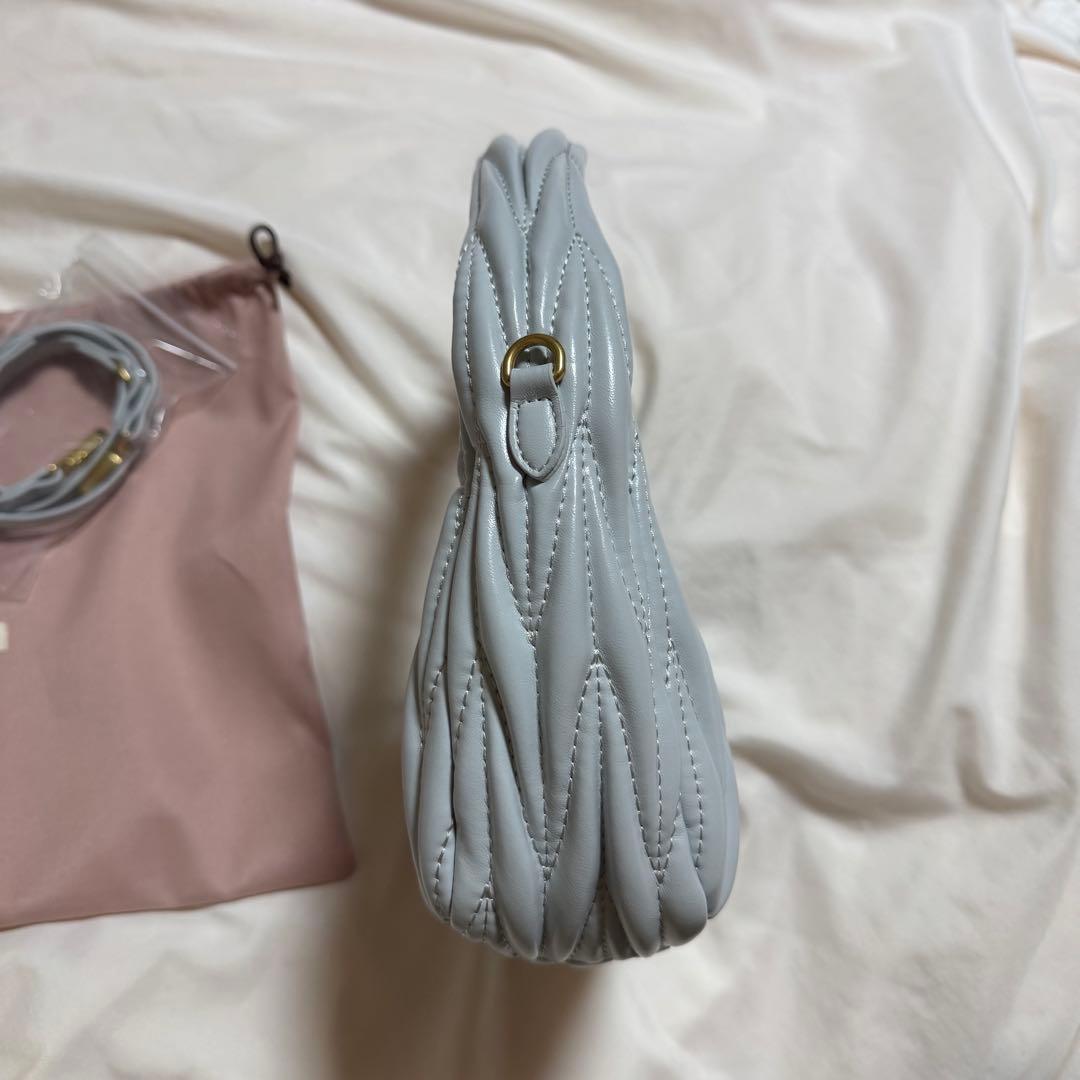 miu miu キルティング ショルダーバッグ グレー