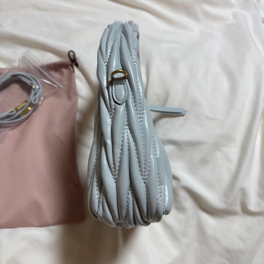 miu miu キルティング ショルダーバッグ グレー