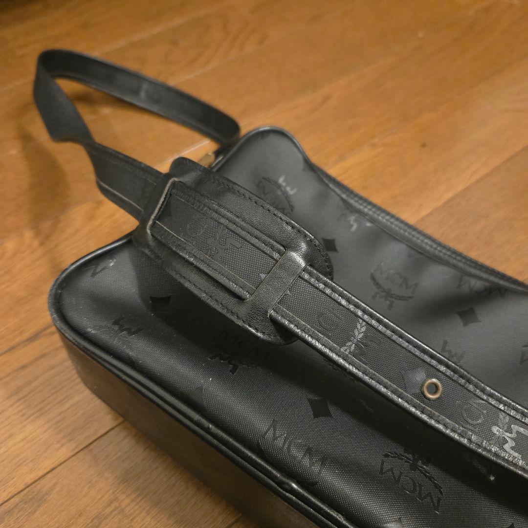 MCM ブラックレザーショルダーバッグ