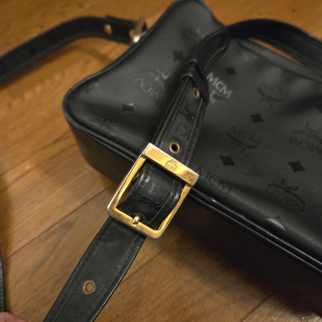 MCM ブラックレザーショルダーバッグ