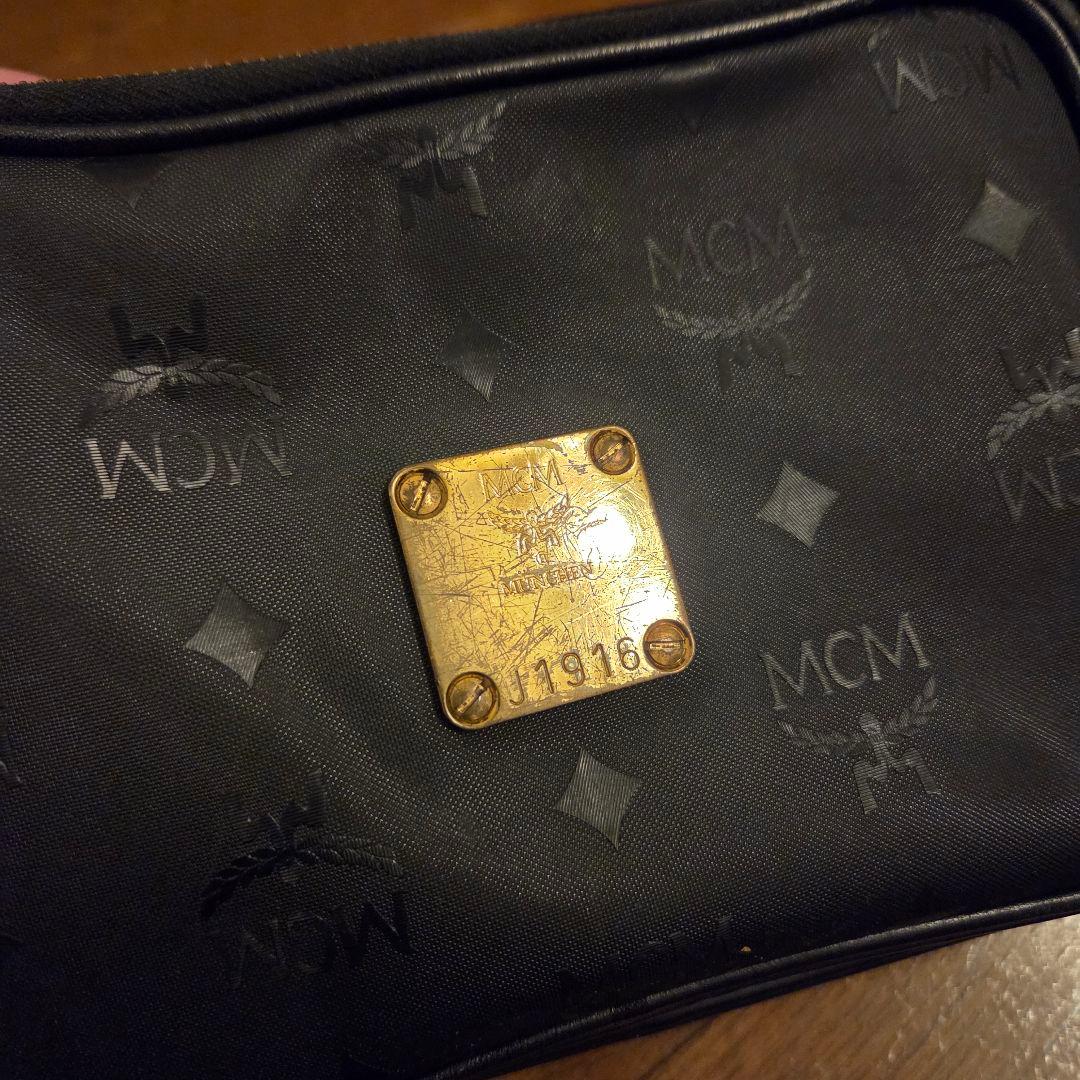 MCM ブラックレザーショルダーバッグ