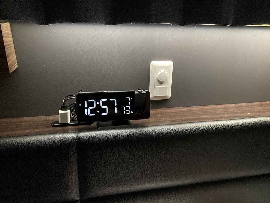 ☆180°プロジェクション目覚まし時計ラジオミラー、USB充電