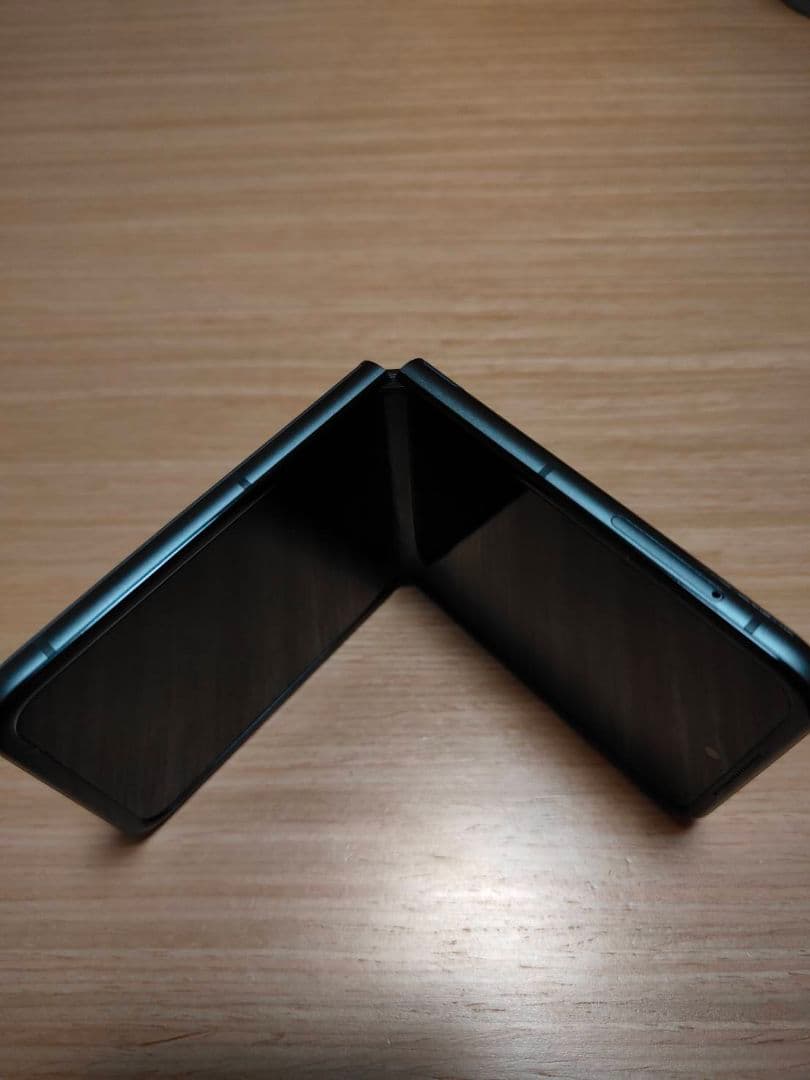 motorola razr 50s　折りたたみ式スマートフォン 本体