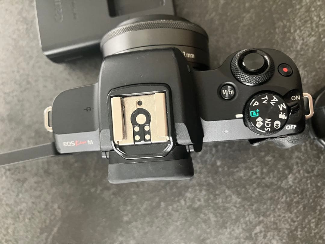 Canon キャノン EOS kiss M ダブルレンズ キット　一眼