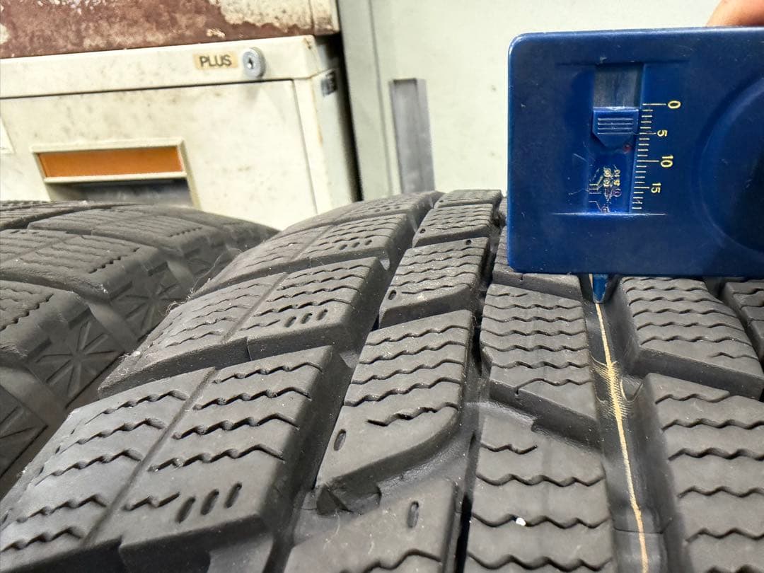 送料込み 225/60R17 グッドイヤースタッドレスホイール付残り溝7.5ミリ