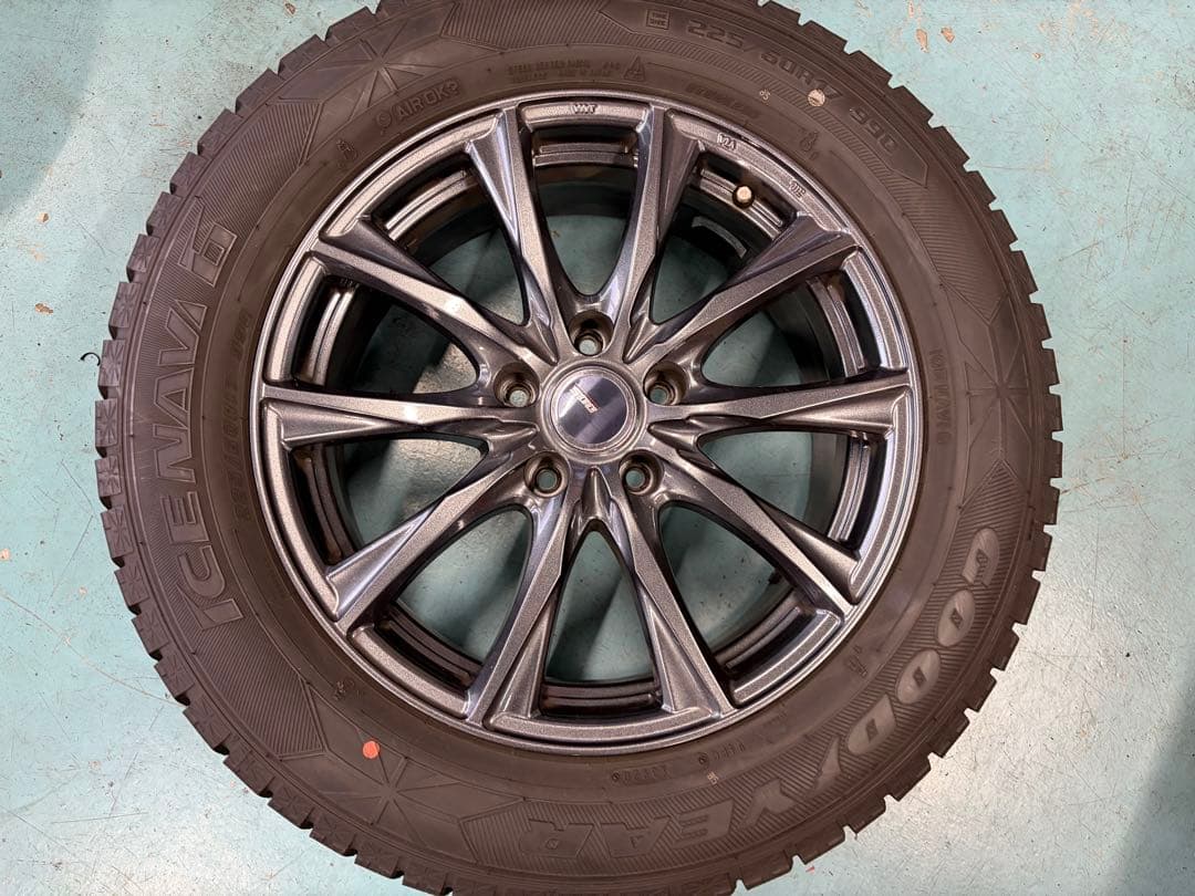 送料込み 225/60R17 グッドイヤースタッドレスホイール付残り溝7.5ミリ