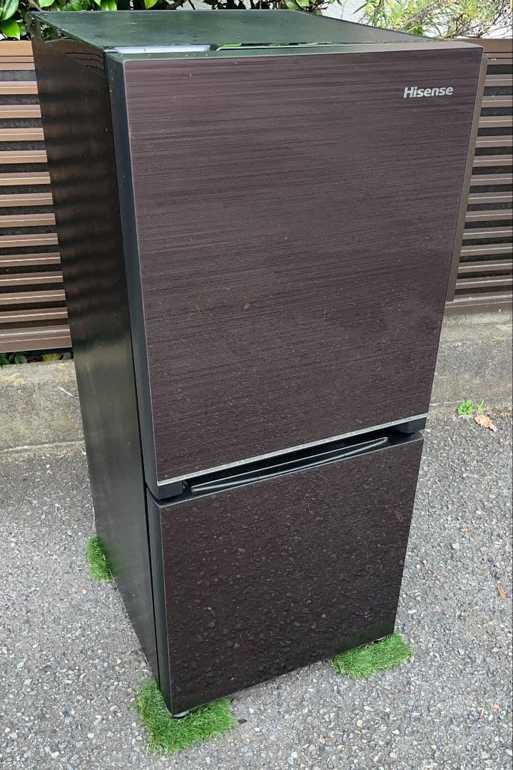 ハイセンス冷凍冷蔵庫　134L 横縞模様　LED照明自動霜取り機能付き　21年製