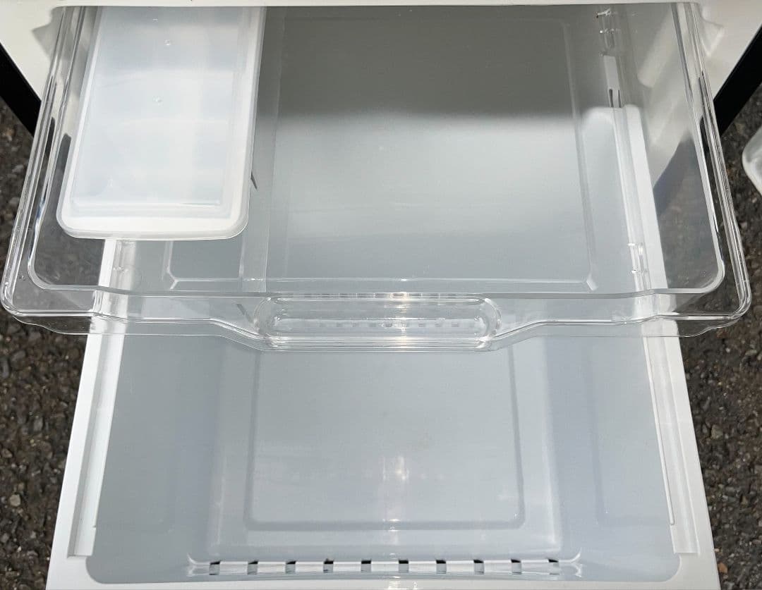 ハイセンス冷凍冷蔵庫　134L 横縞模様　LED照明自動霜取り機能付き　21年製