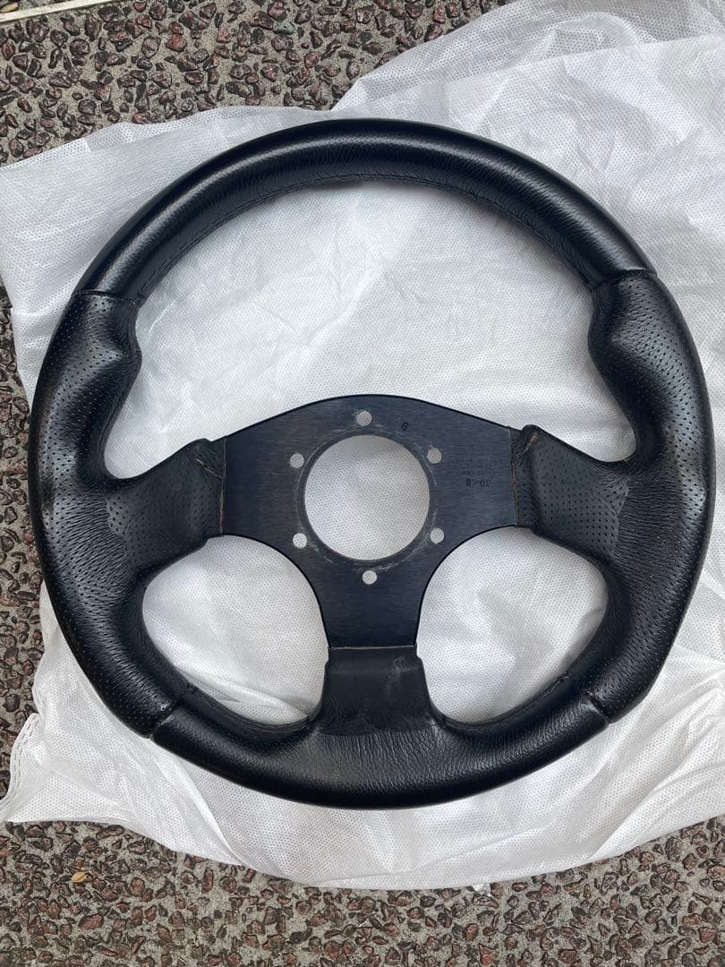 momo JET レザーステアリング