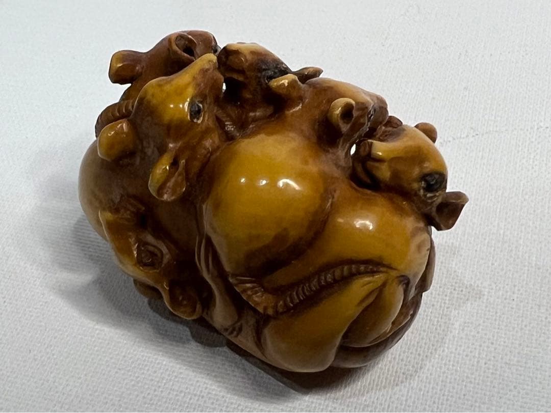 根付【河原明秀作】鼠のむれ ヤシャ染 天然素材 超絶技巧 高円宮コレクション