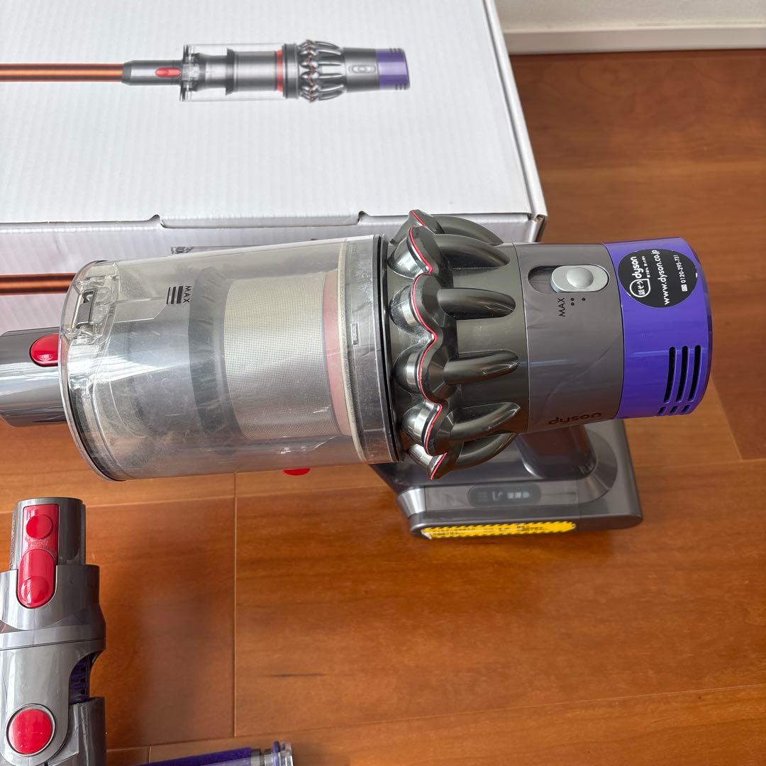 Dyson Cyclone V10 Fluffy 本体と未使用付属品