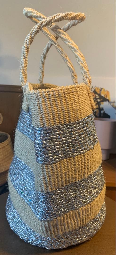 【最終お値下げ.新品：ボーダーデザインのかごバッグ】