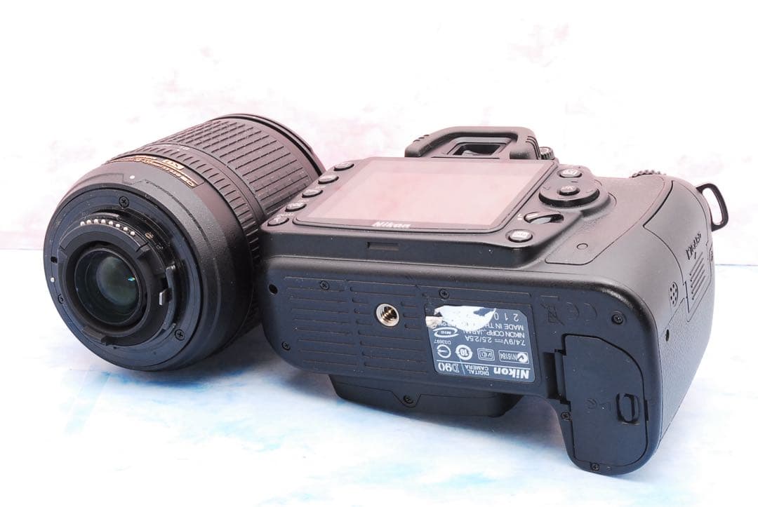 ▪️ニコン D90▪️一眼レフカメラ▪️新品級のS数▪️近くも遠くもこれ1本▪️