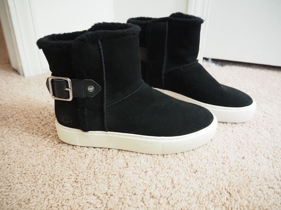 UGG アグ　Aika ブーツスニーカー