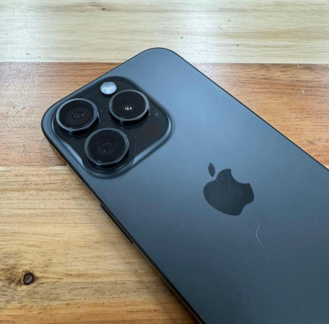 超美品　iPhone 15 Pro 256gb SIMフリー版