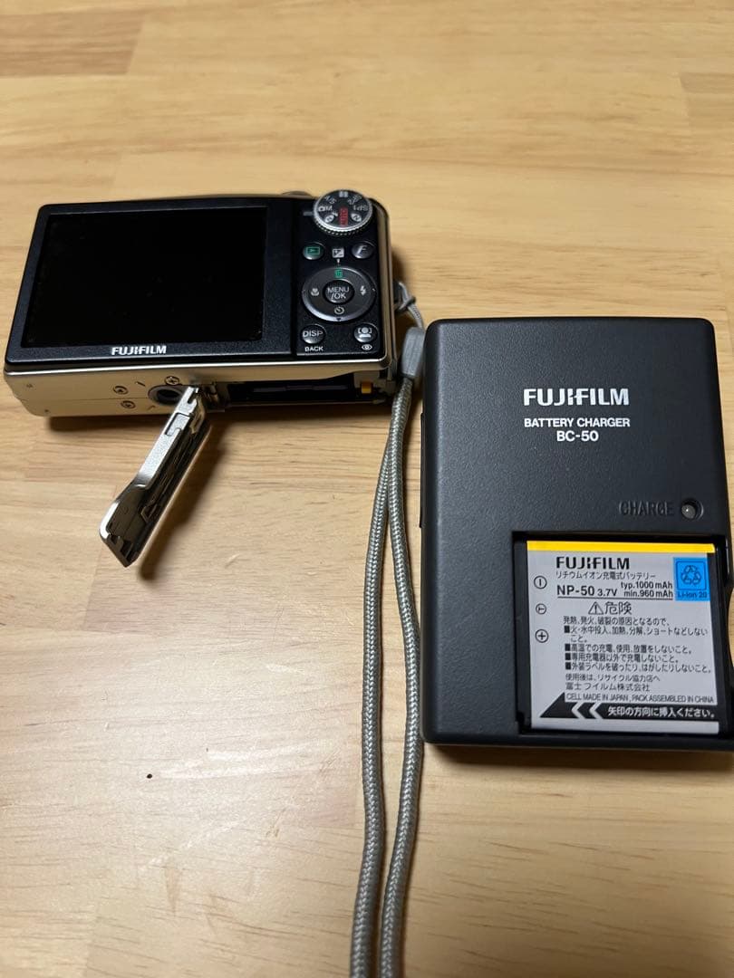 FUJIFILM FinePix F50fd コンパクトデジタルカメラ