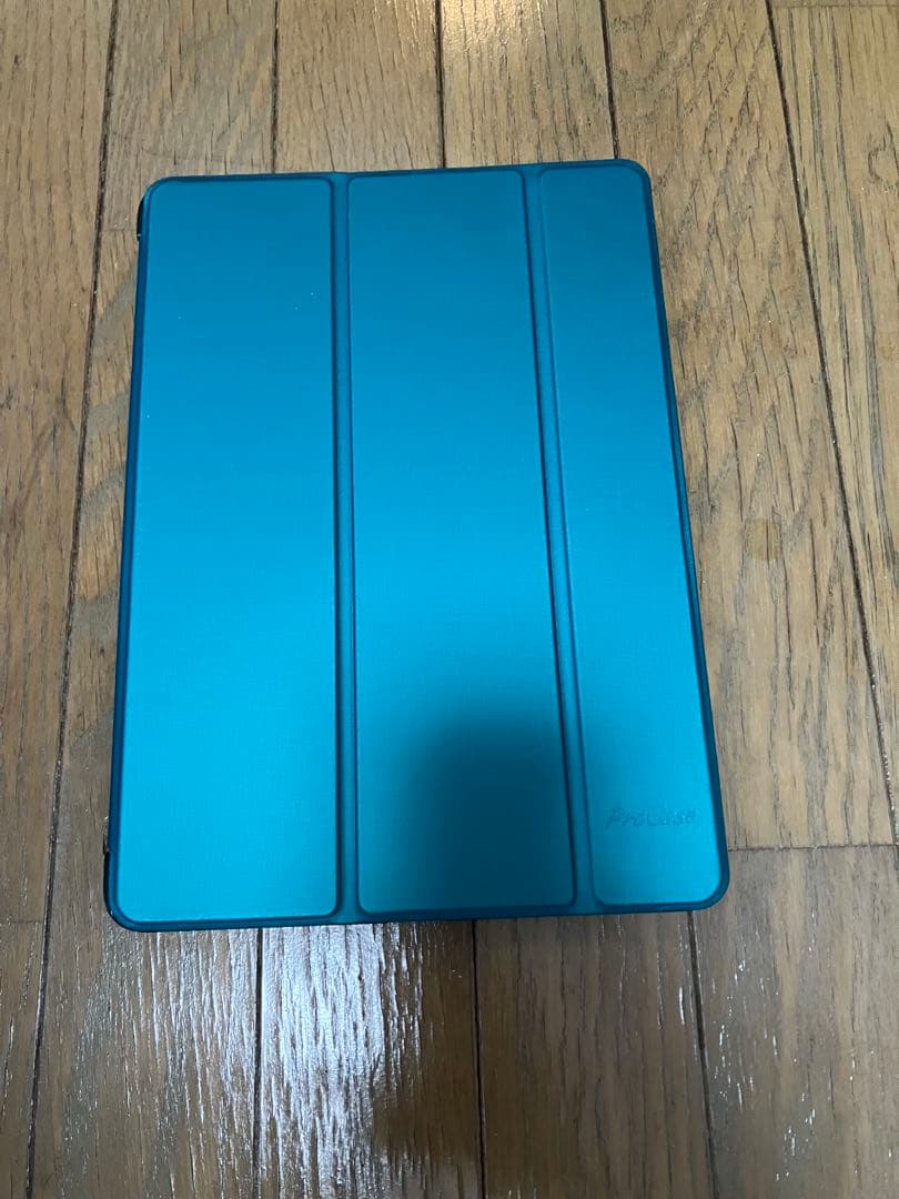 iPad(第6世代)128GB ホワイト本体 青色カバー付き