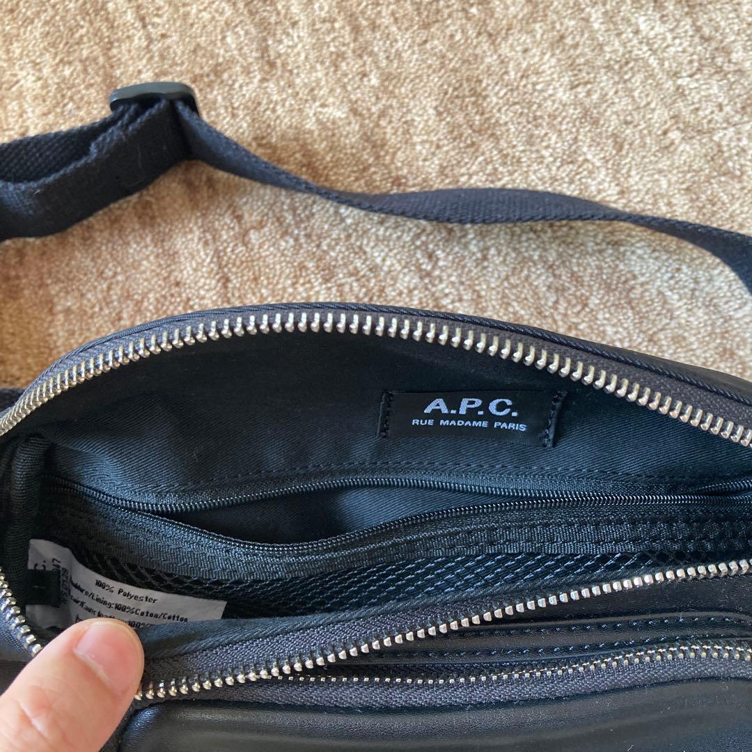 【状態良ほぼ未使用】APC 黒ボディバッグ ウエストポーチバッグアーペーセー