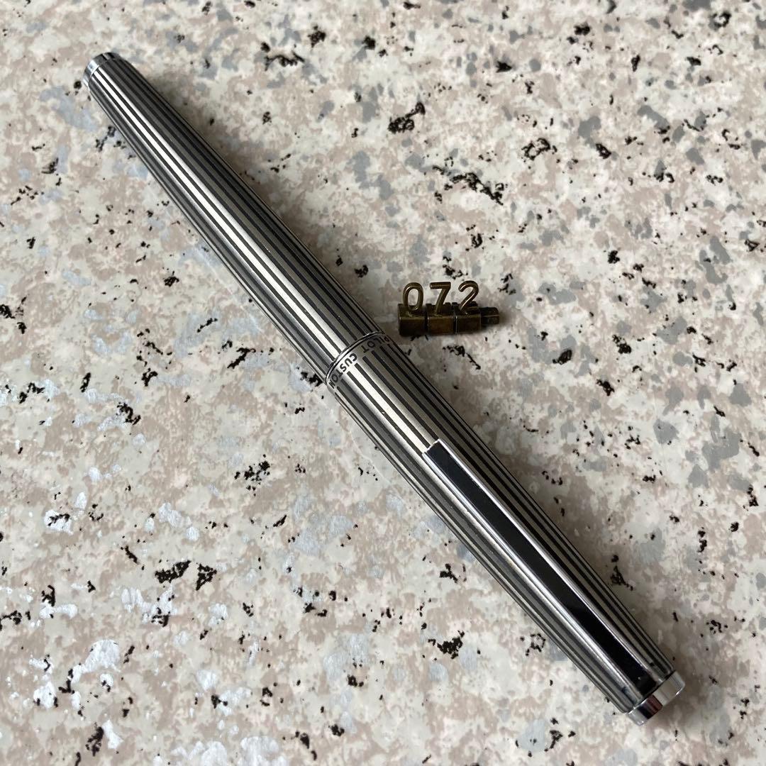 #072 未使用品 万年筆 PILOT パイロット 蝕刻 ロング 18k WG