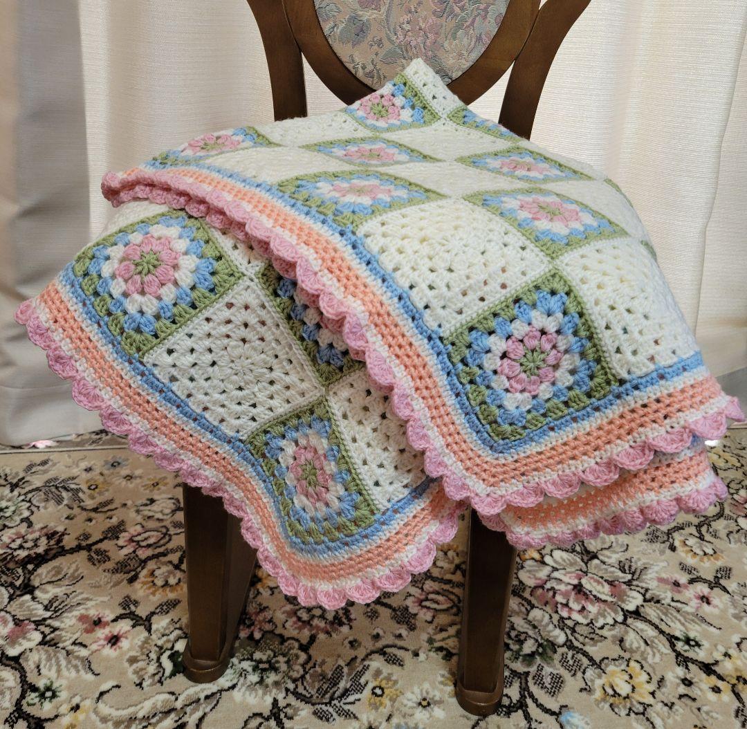 グラニースクエアモチーフ(ピンク花)のブランケット・マルチカバー