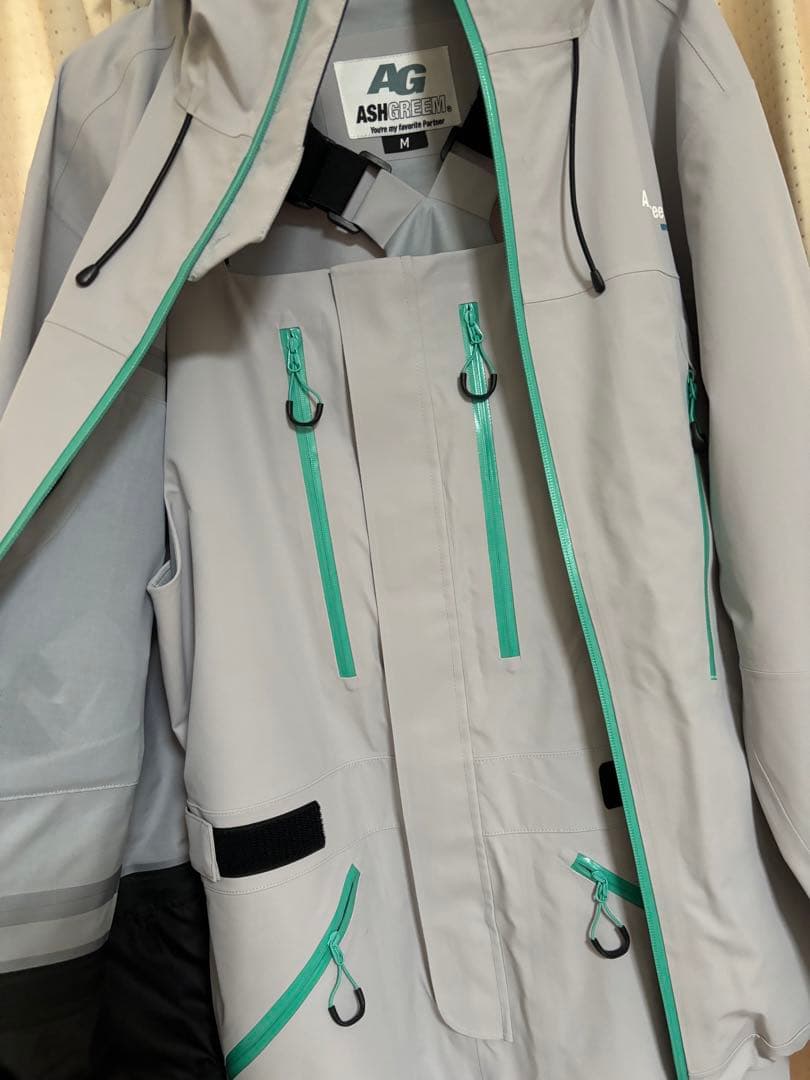 ライトグレーのスノーボードウェア MセットアップAshgreen