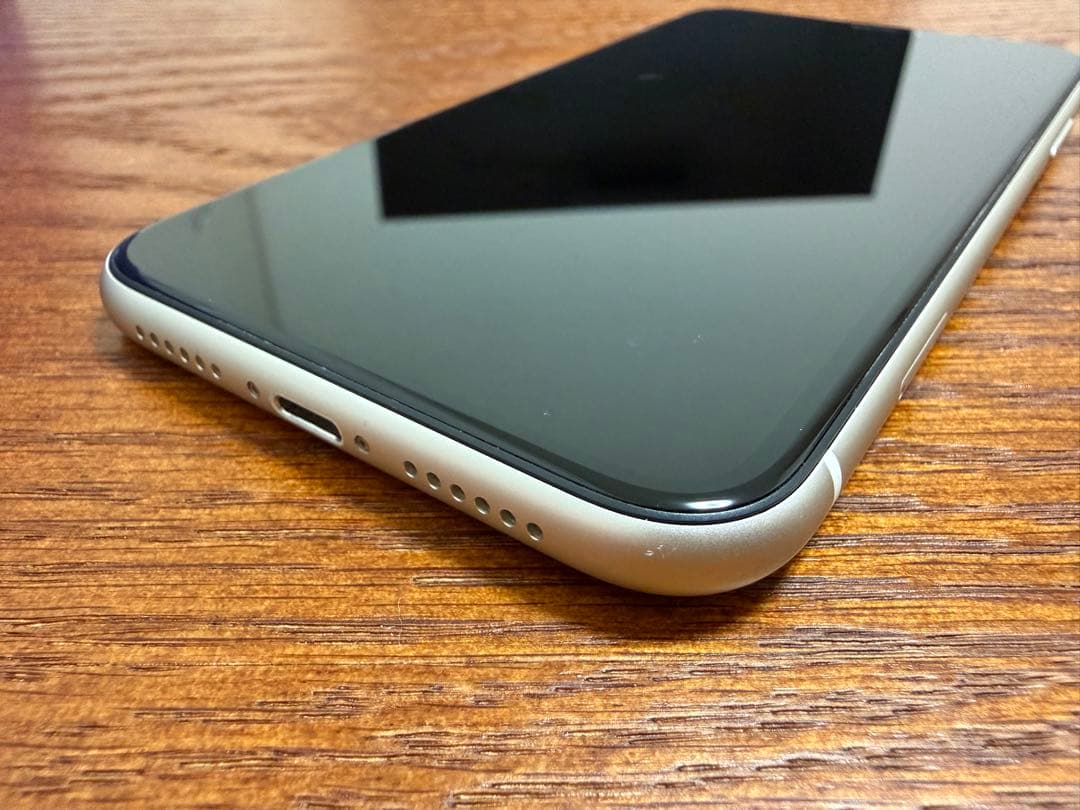 iPhone 11 ホワイト 128GB 本体 バッテリー88%