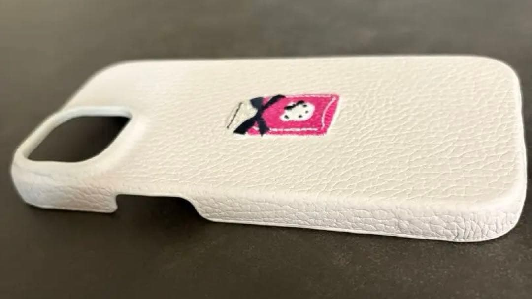 美品　ファミリア　スマホケース　iPhone15