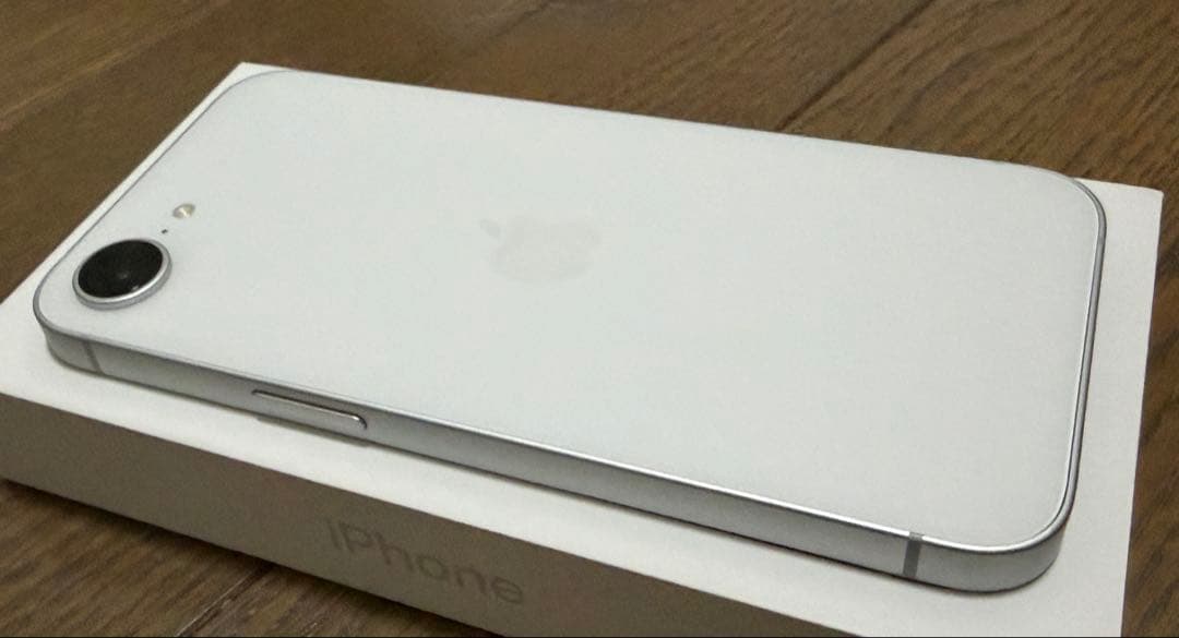 iPhone16e 128GB ホワイト 新品に近い美品