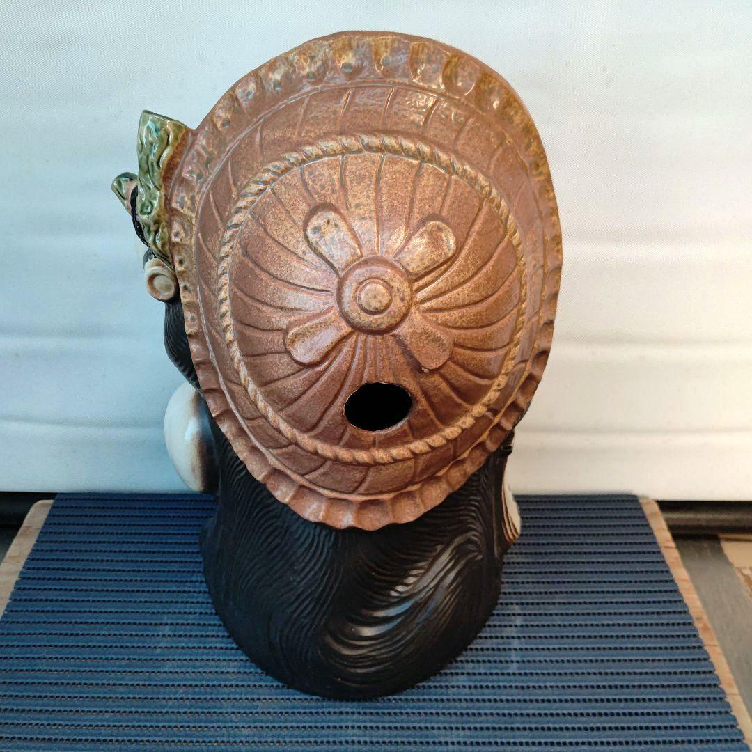 43笑うフクロウさん持つ狸さん 01