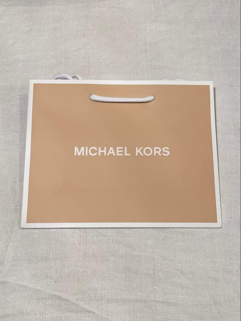 【新品】MICHAEL KORS iPhone 15ケース・紙袋・保証書付き