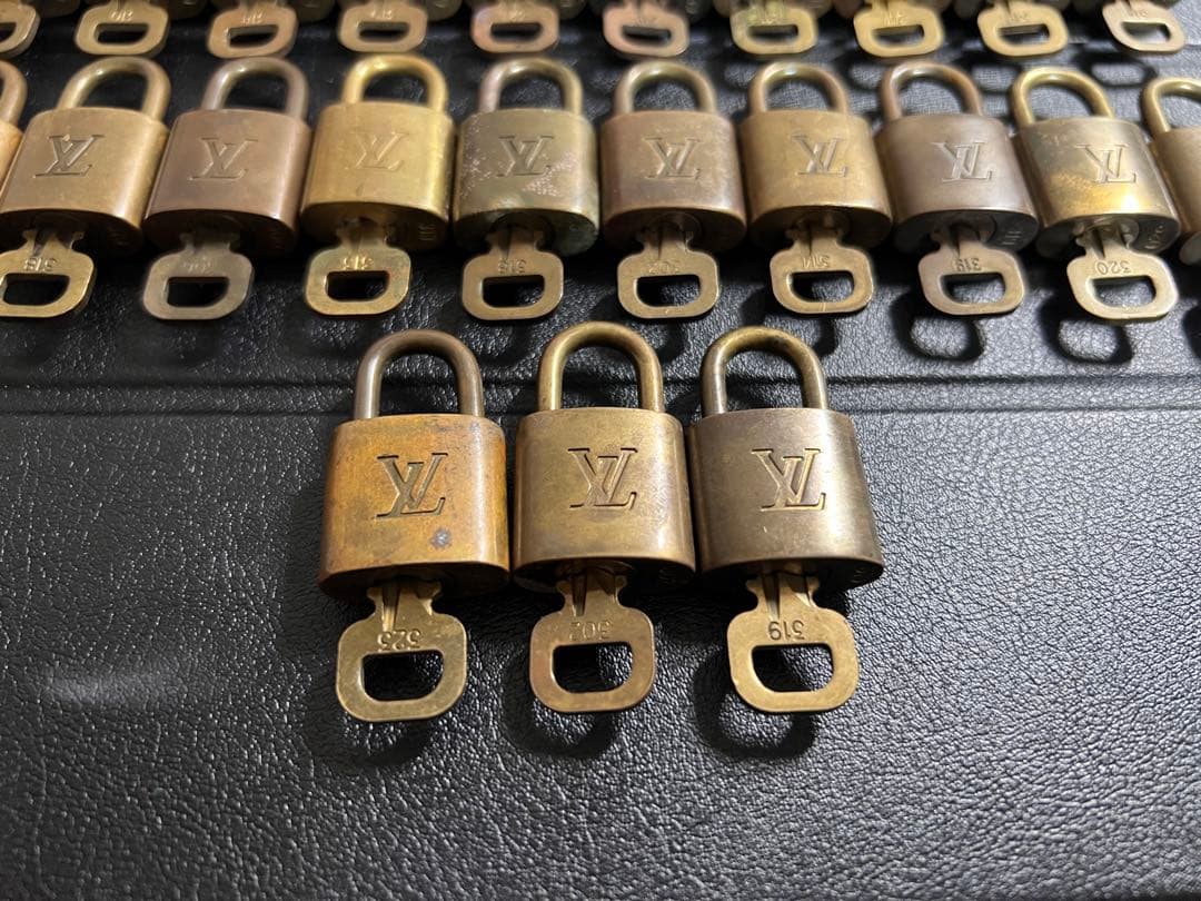 LOUIS VUITTON ルイヴィトン南京錠カデナと鍵パドロック23点セット