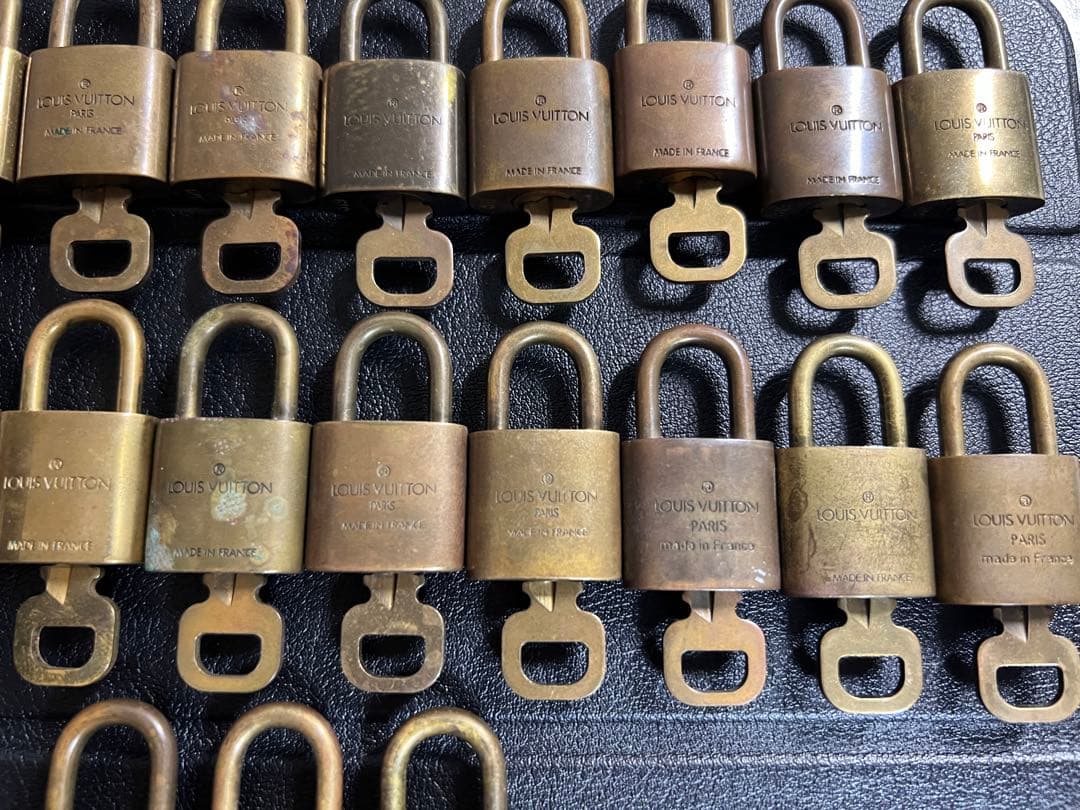 LOUIS VUITTON ルイヴィトン南京錠カデナと鍵パドロック23点セット