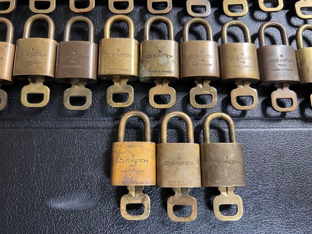 LOUIS VUITTON ルイヴィトン南京錠カデナと鍵パドロック23点セット
