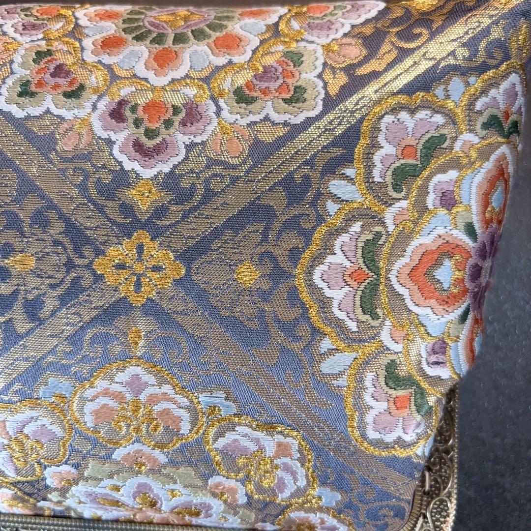 9月新作日本の奥ゆかしい伝統色源氏鼠色、、格の高い華紋柄の最高級西陣帯バッグ