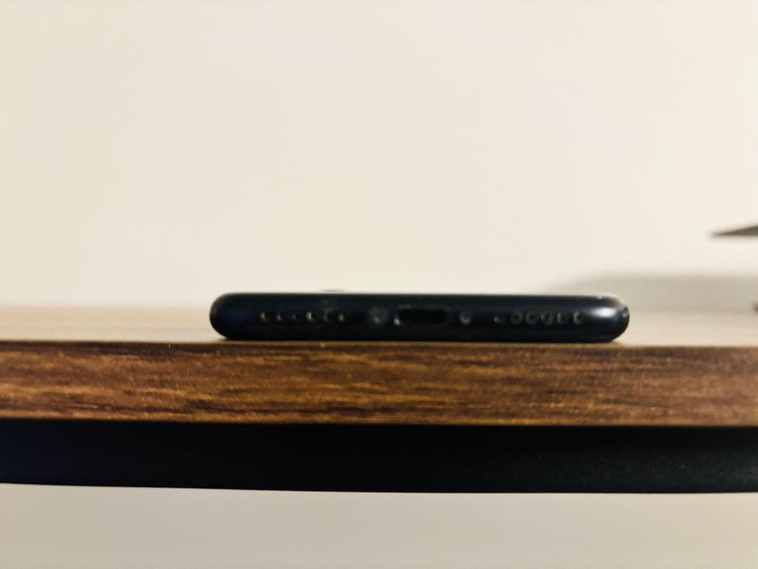 iPhone SE（第2世代） 64GB ブラック 本体