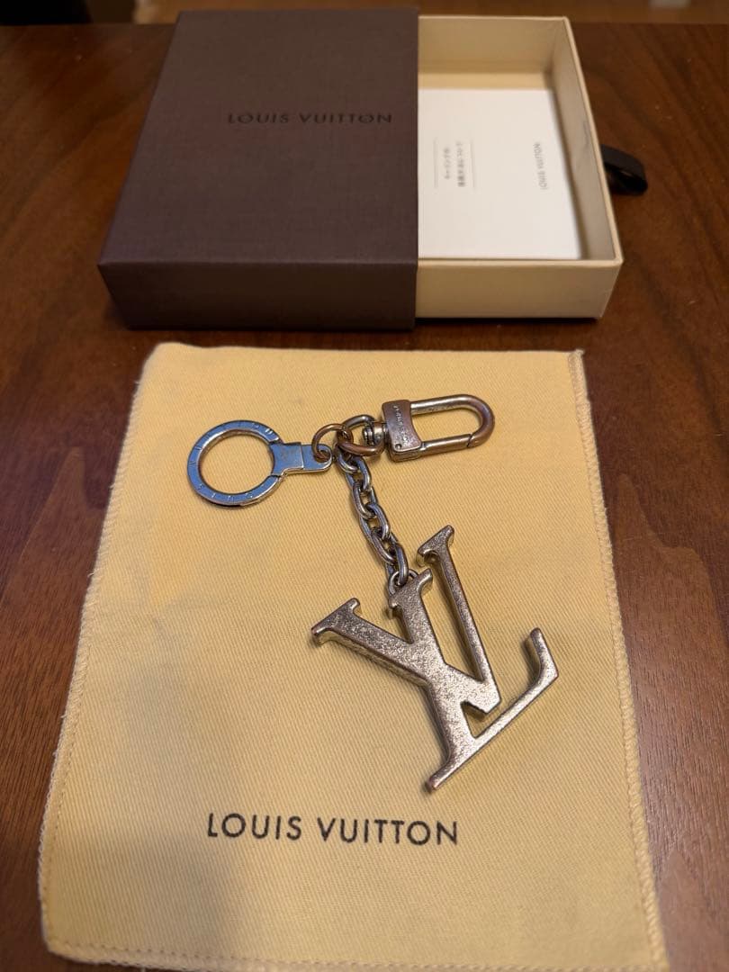 ルイ・ヴィトン ポルト クレ・イニシャル LV キーホルダー シルバー（中古）