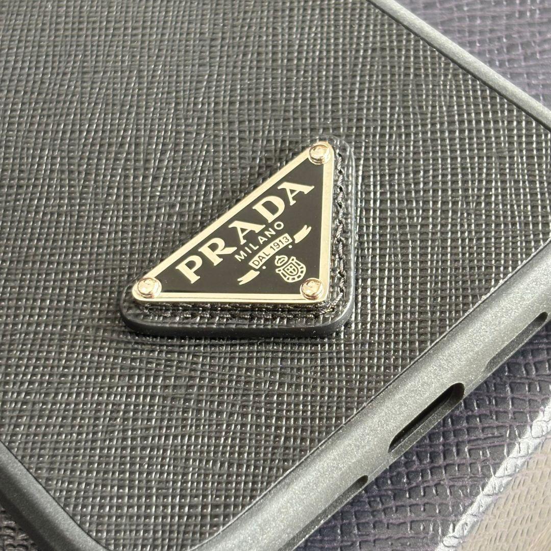 プラダ　iPhoneケース　ショルダー　スマホケース　レザー　PRADA