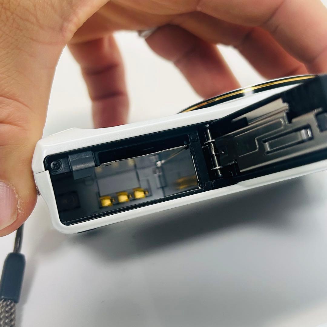 美品！CASIO EX-ZR200 コンパクトデジタルカメラ