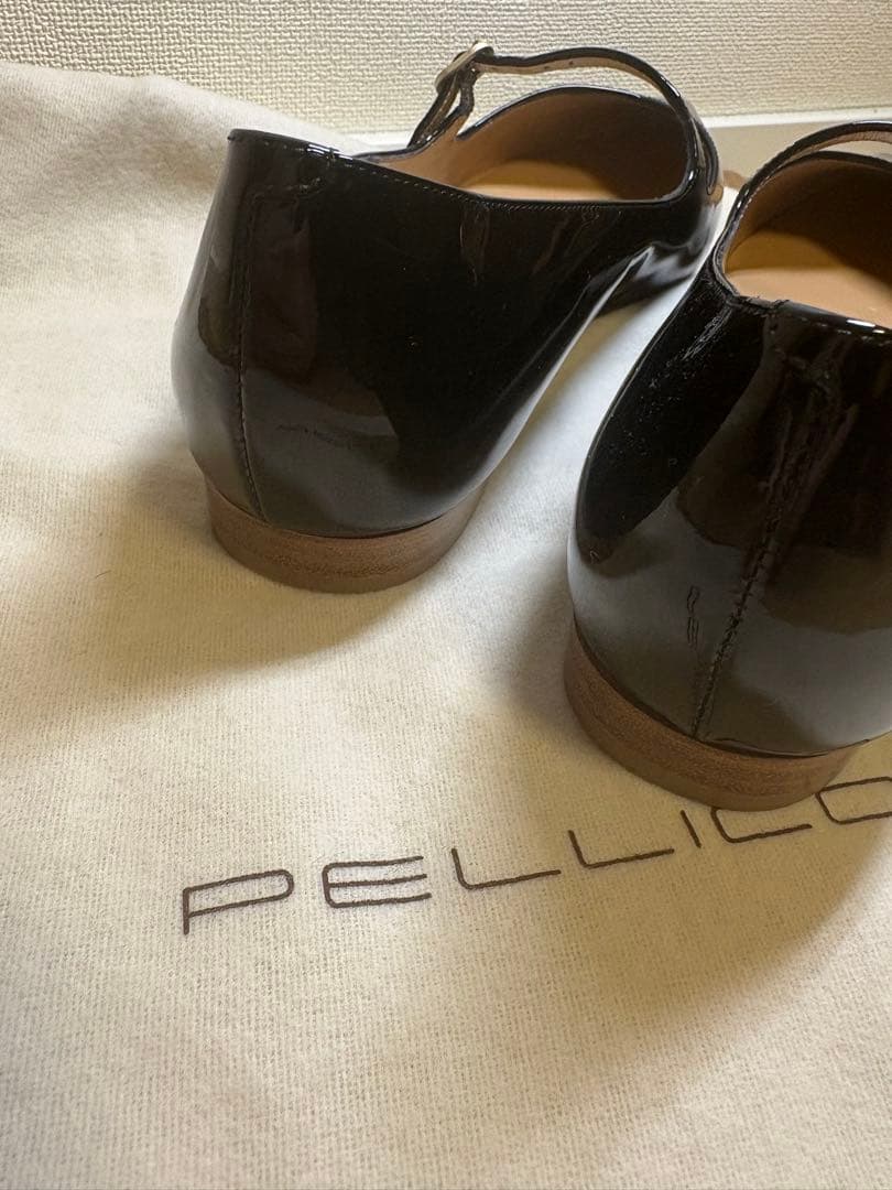 PELLICO ブラック フラットシューズ