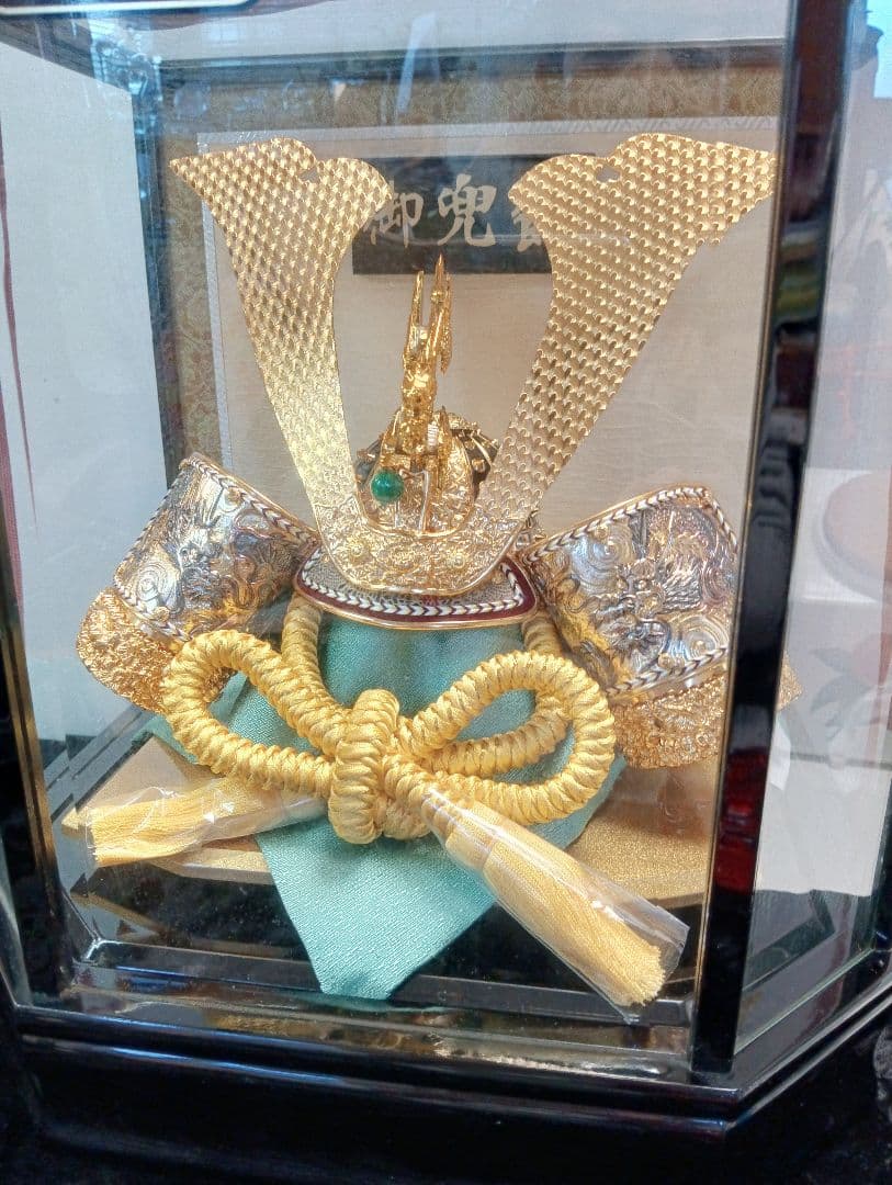 五月人形 金色の兜 伝統工芸品　ケース付き