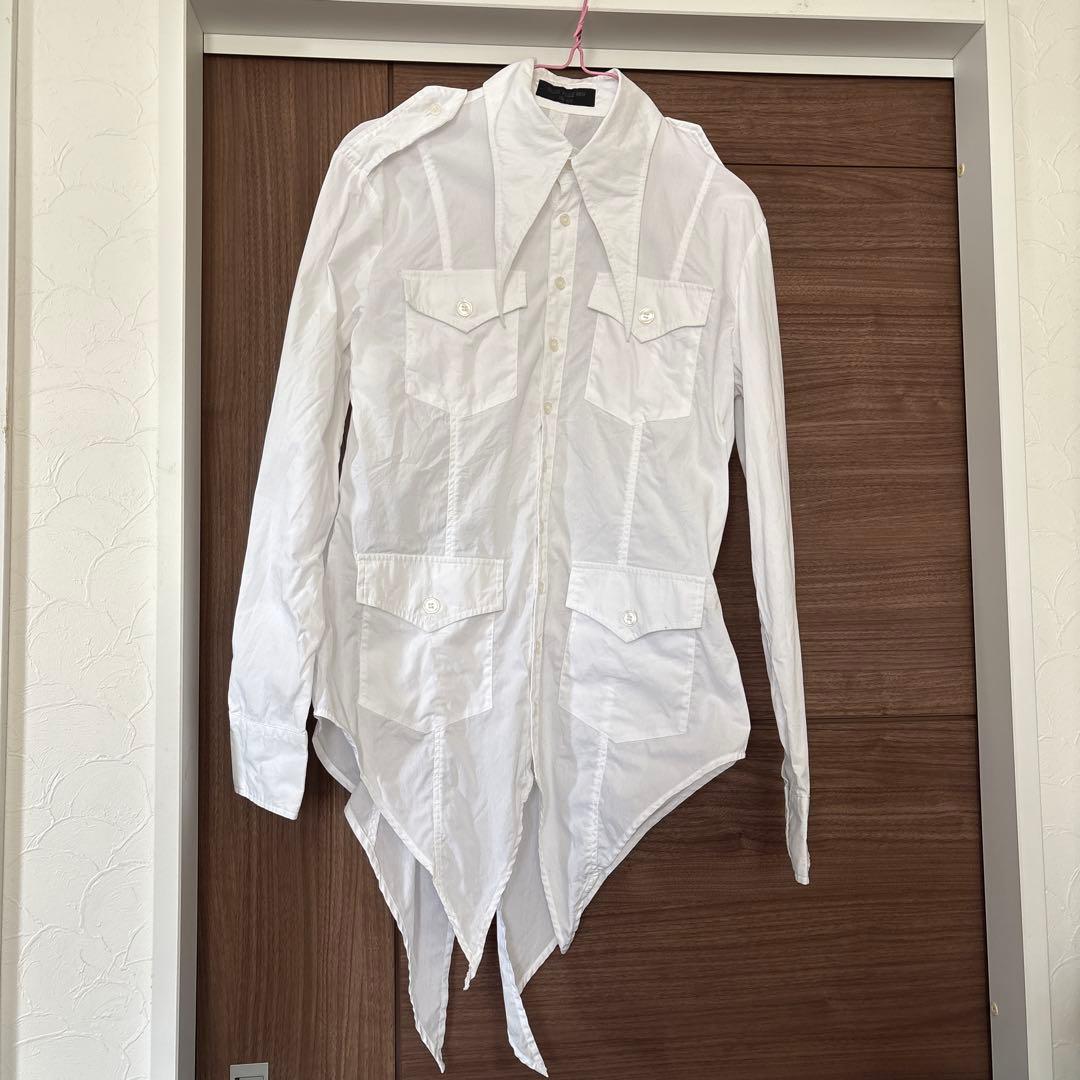 ブラックピースナウ　ホワイト長袖シャツ