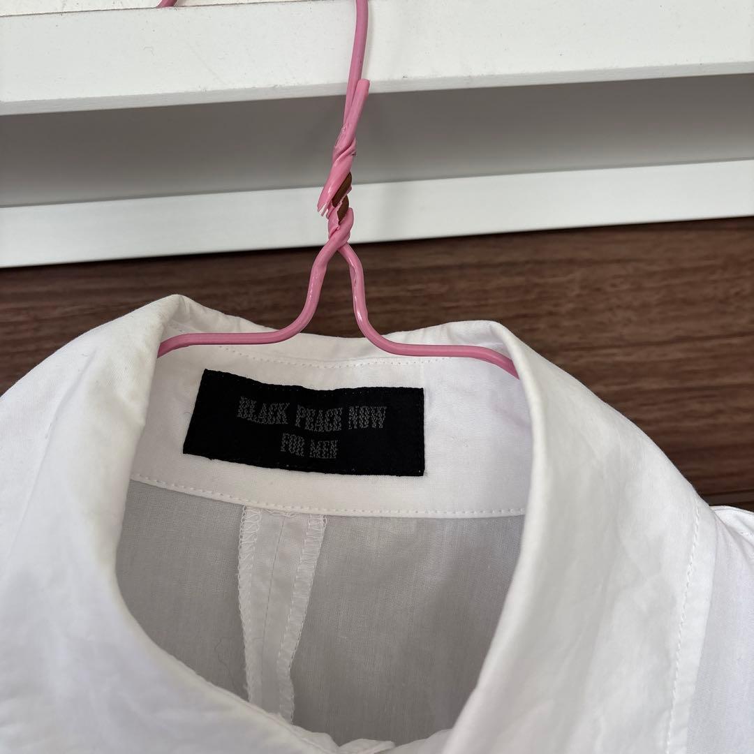 ブラックピースナウ　ホワイト長袖シャツ